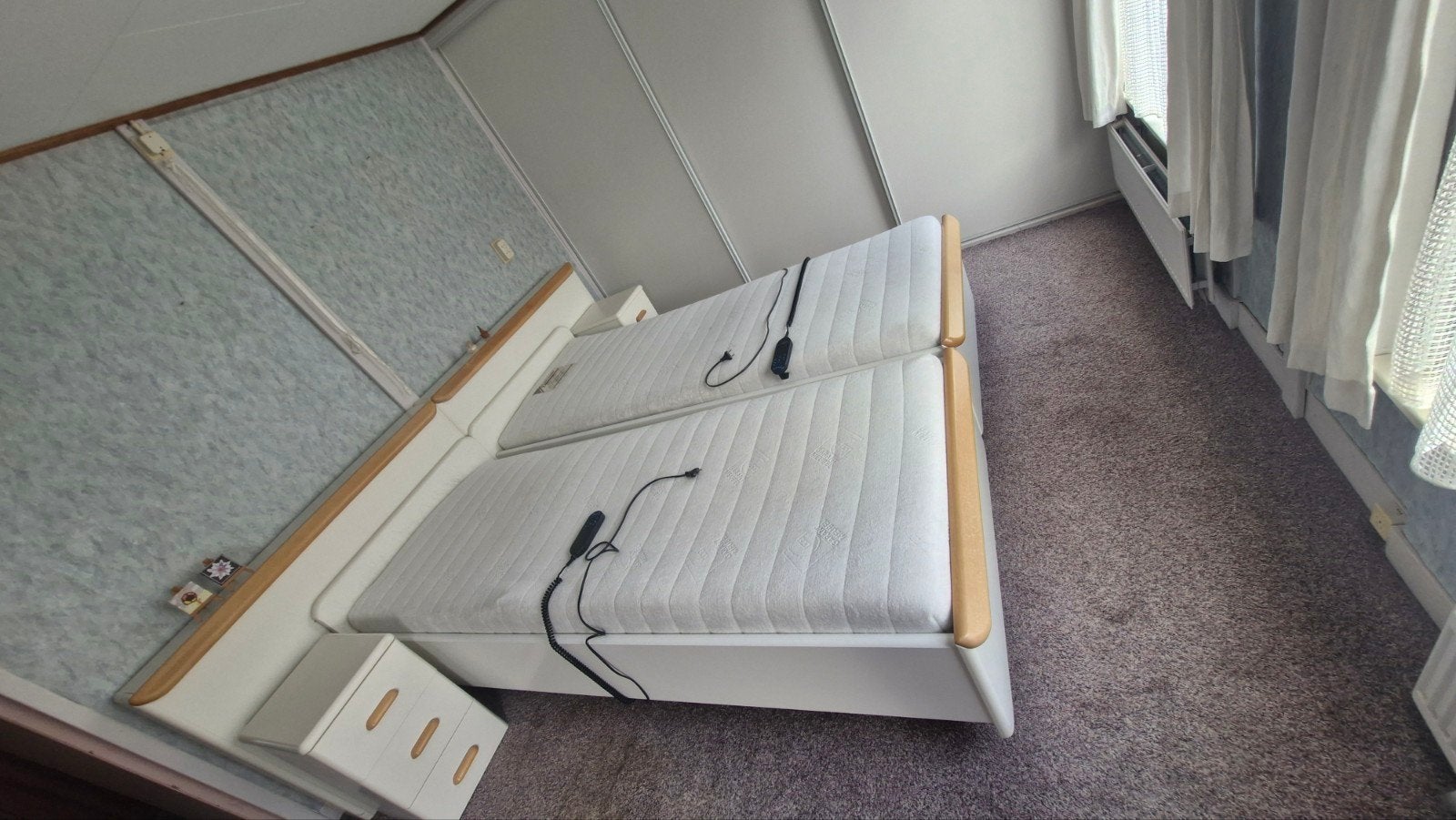 bedmeubel met dubbele elektrische lattenbodem, Ophalen