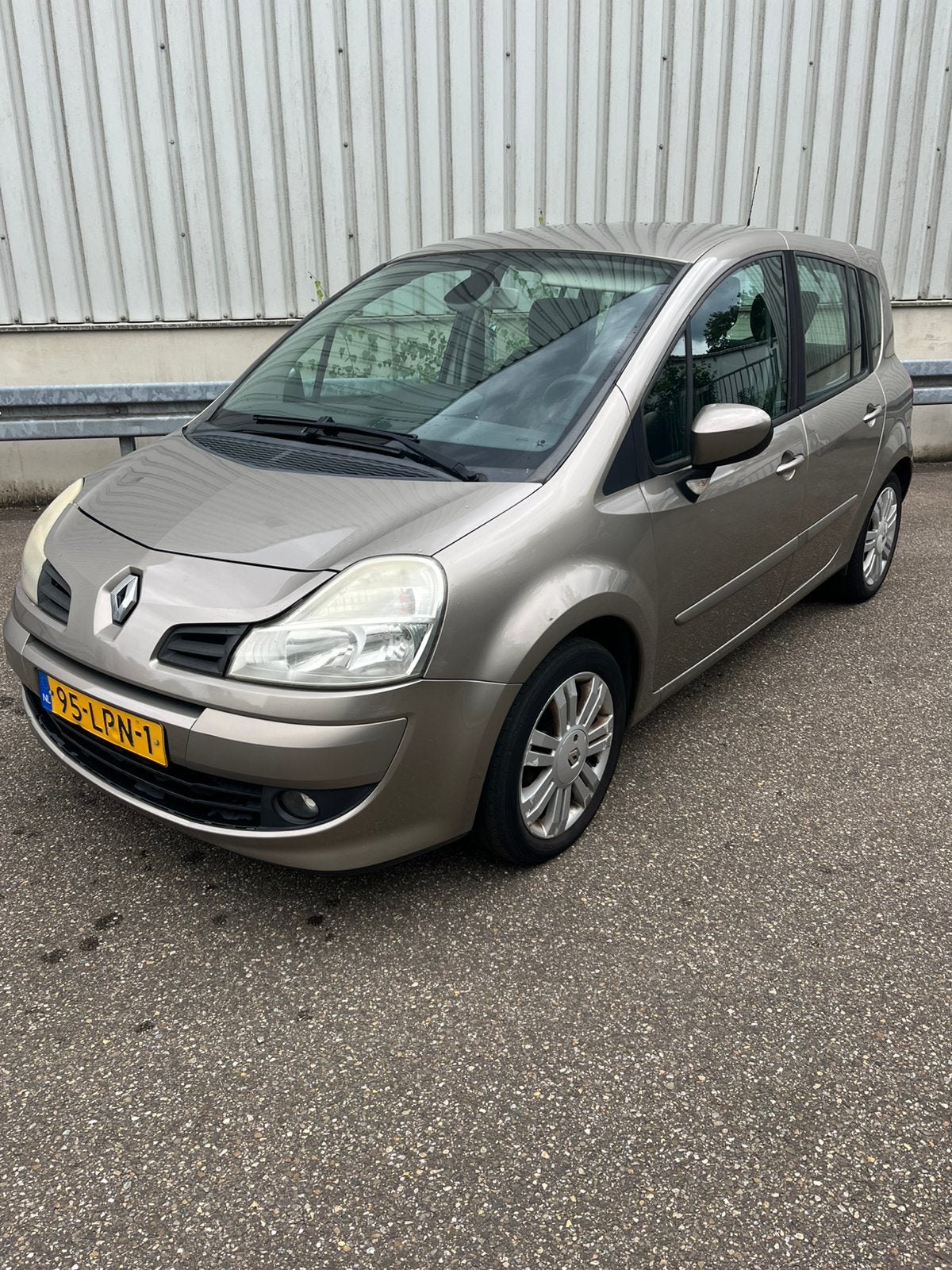Renault Grand Modus 1.2 TCE 2010 Beige, Voorwielaandrijving, Euro 5, Beige, 700 kg