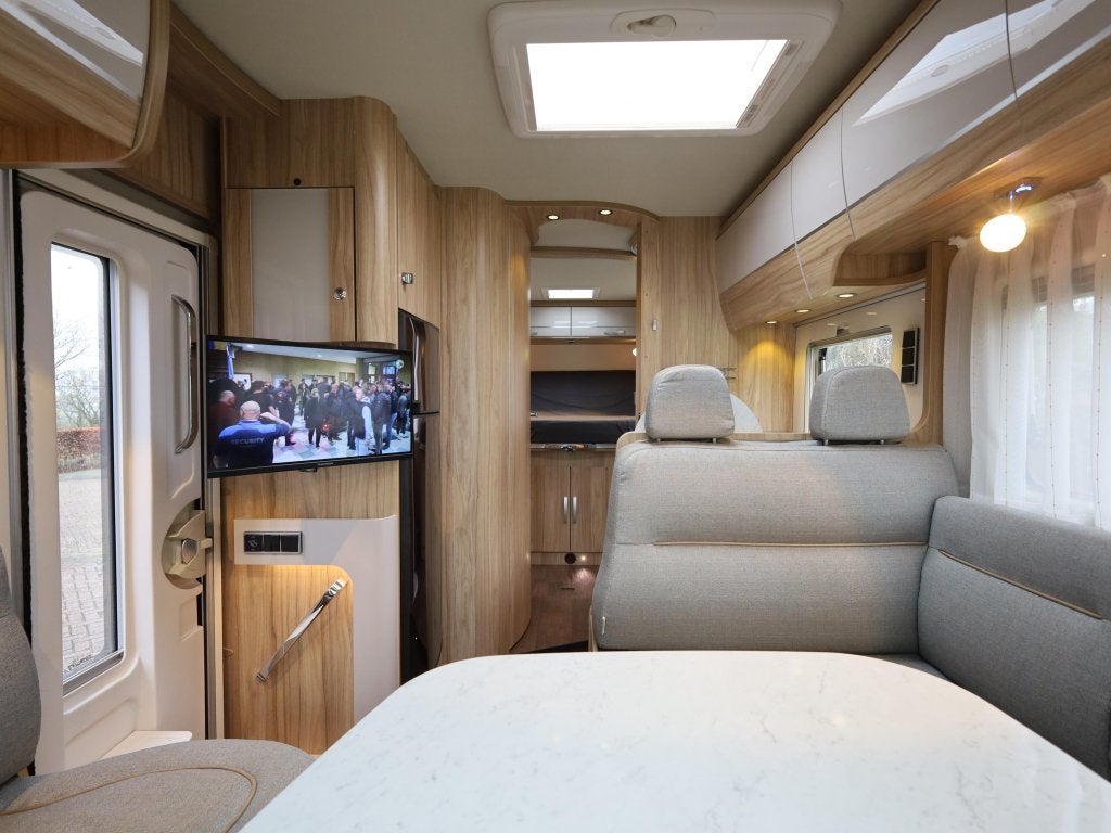 Hymer T 698 CL Queensbed, Niet ingevuld, Koelkast, Ringverwarming, Fiat