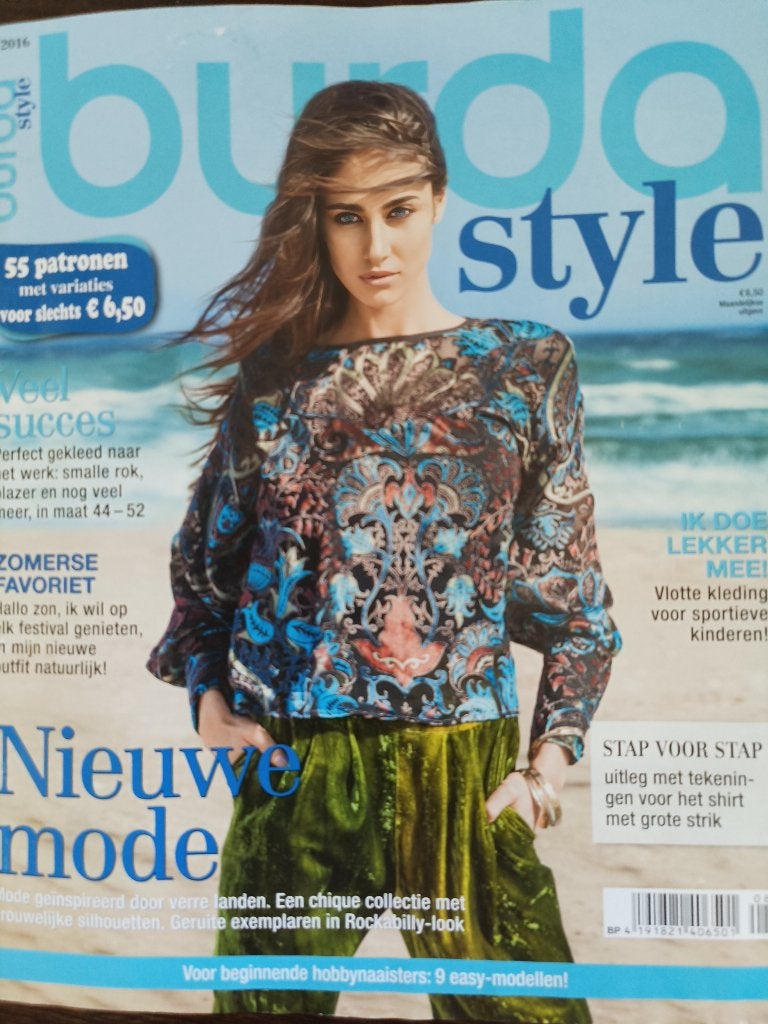 Burda Style augustus 2016 naaipatronen, Hobby en Vrije tijd, Kledingpatronen, Ophalen of Verzenden, Zo goed als nieuw, Vrouw, Burda