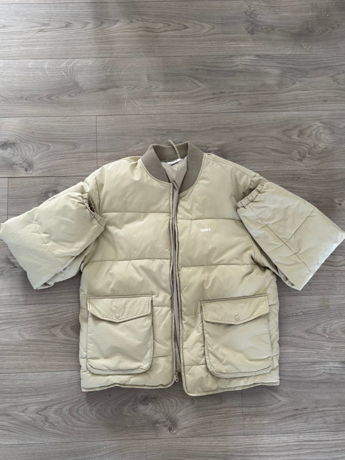 Beige Obey Jas, Ophalen of Verzenden, Zo goed als nieuw, Maat 48/50 (M), Beige