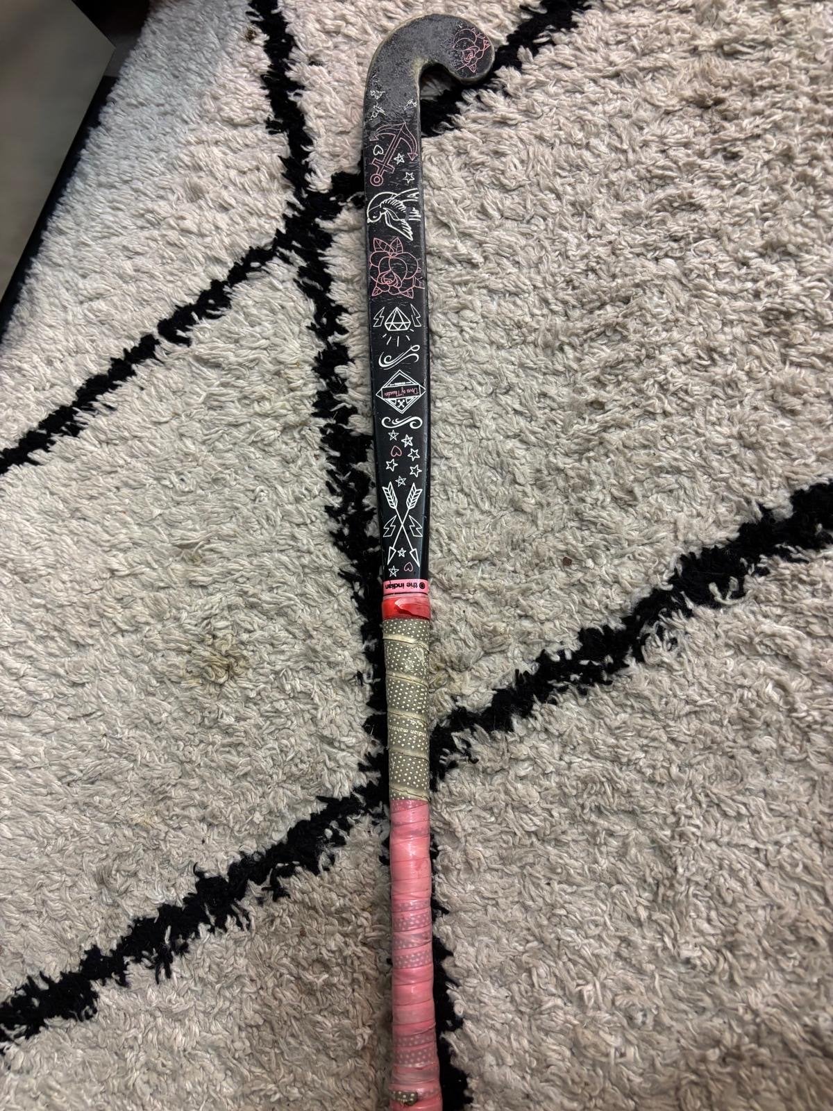 Hockeystick met uniek tattoo-design - 80 cm, Ophalen, Gebruikt, Stick