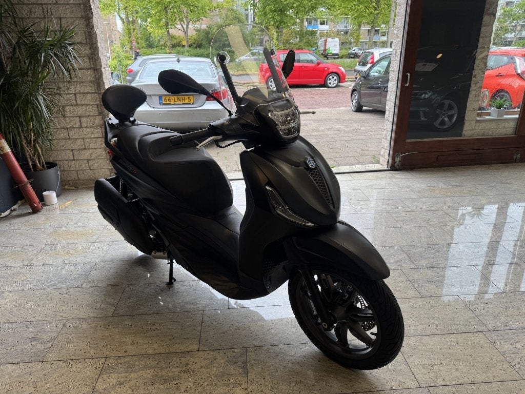 Foto 6 van Piaggio motorscooter 400 Beverly S HPE 2023 Malossi TOPSTAAT