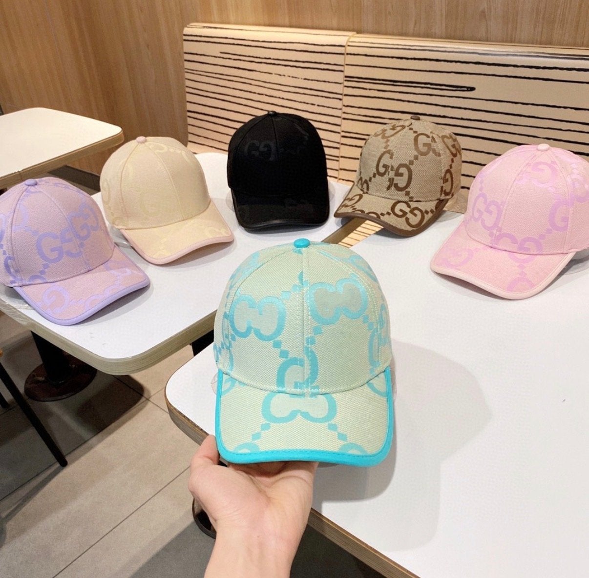 Gucci pet in groen met logo, Kleding | Dames, Ophalen of Verzenden, Zo goed als nieuw, One size fits all, Pet