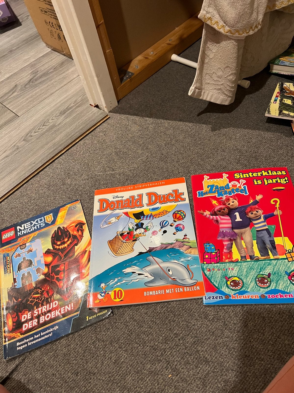 Kinderboeken: Donald Duck, Lego Nexo Knights, Sinterklaas, Ophalen of Verzenden, Zo goed als nieuw, Fictie algemeen