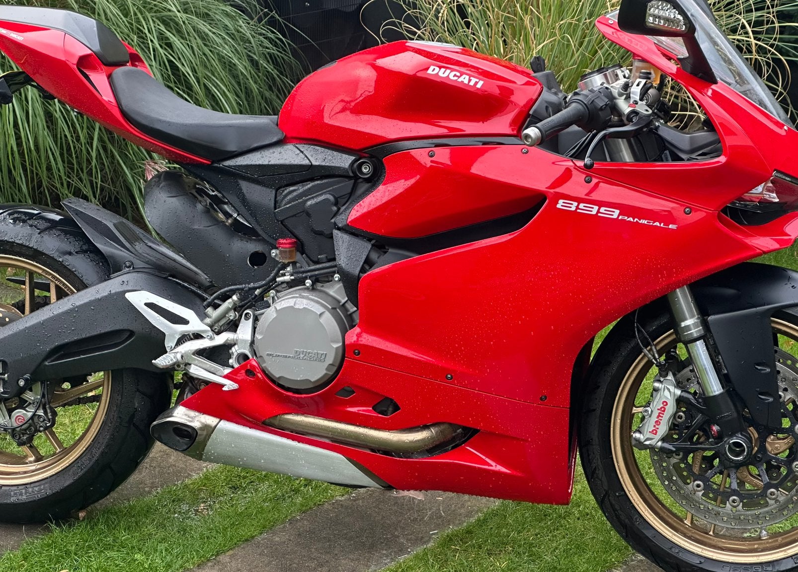 Ducati Panigale 899, Motoren, Ophalen