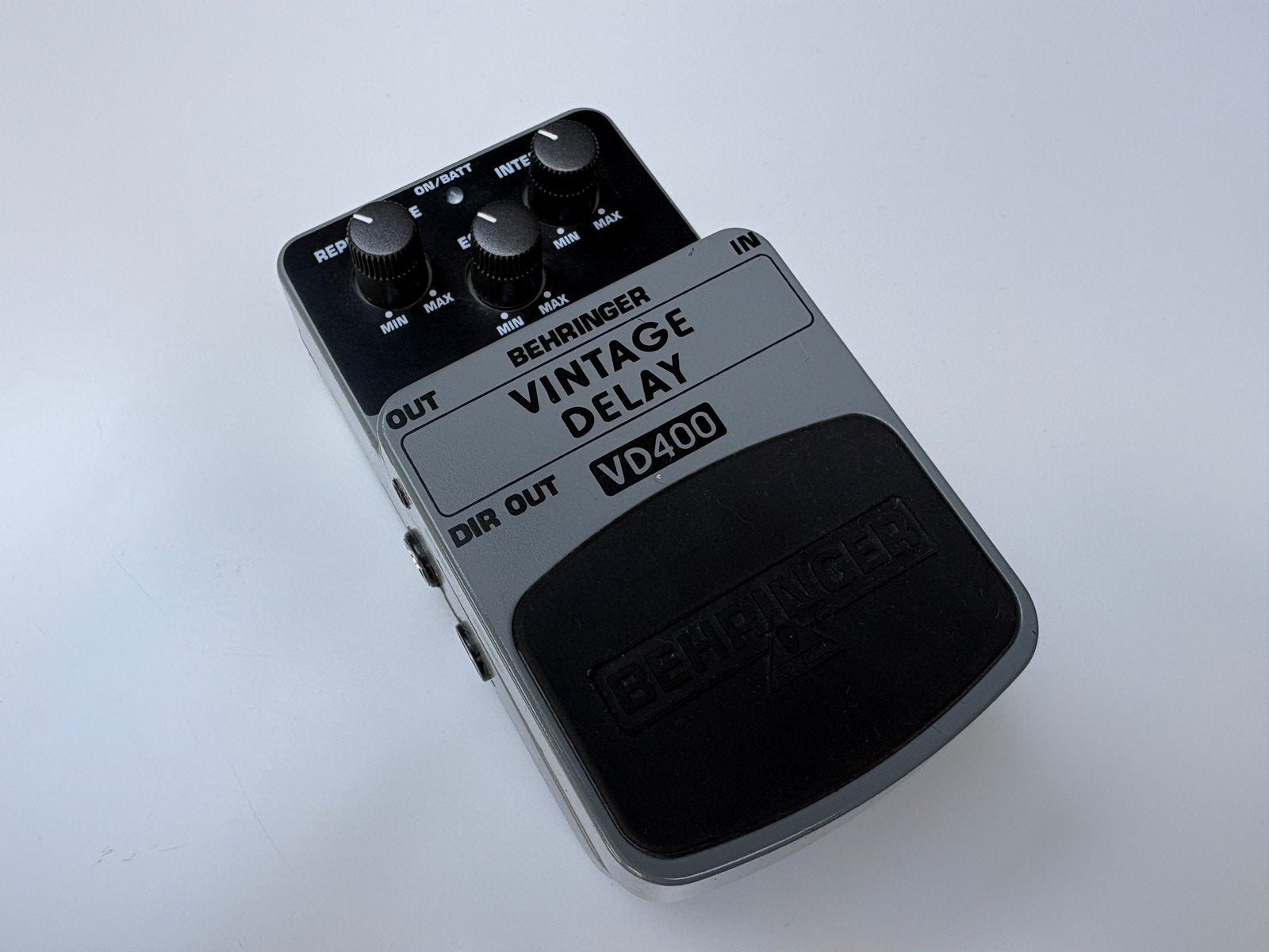 Behringer vintage delay VD400 (incl. voeding), Muziek en Instrumenten, Effecten, Ophalen, Zo goed als nieuw