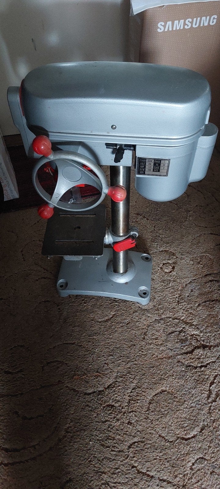 Kolomboormachine met 5 Toeren en verstelbare boortafel, Doe-het-zelf en Verbouw, Gereedschap | Boormachines, Ophalen, Nieuw, Kolomboormachine
