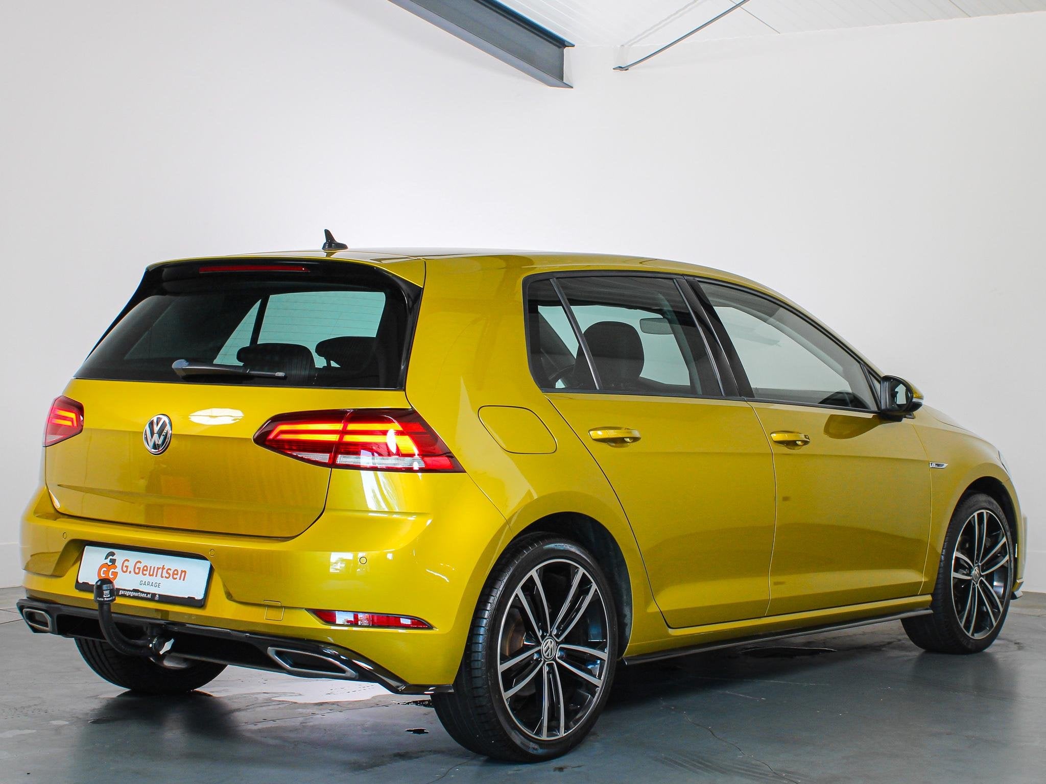 Volkswagen Golf 1.4 TSI Highline R-Line Trekhaak, Massage, A, Gebruikt, 4 cilinders, 150 pk, Automatische klimaatregeling