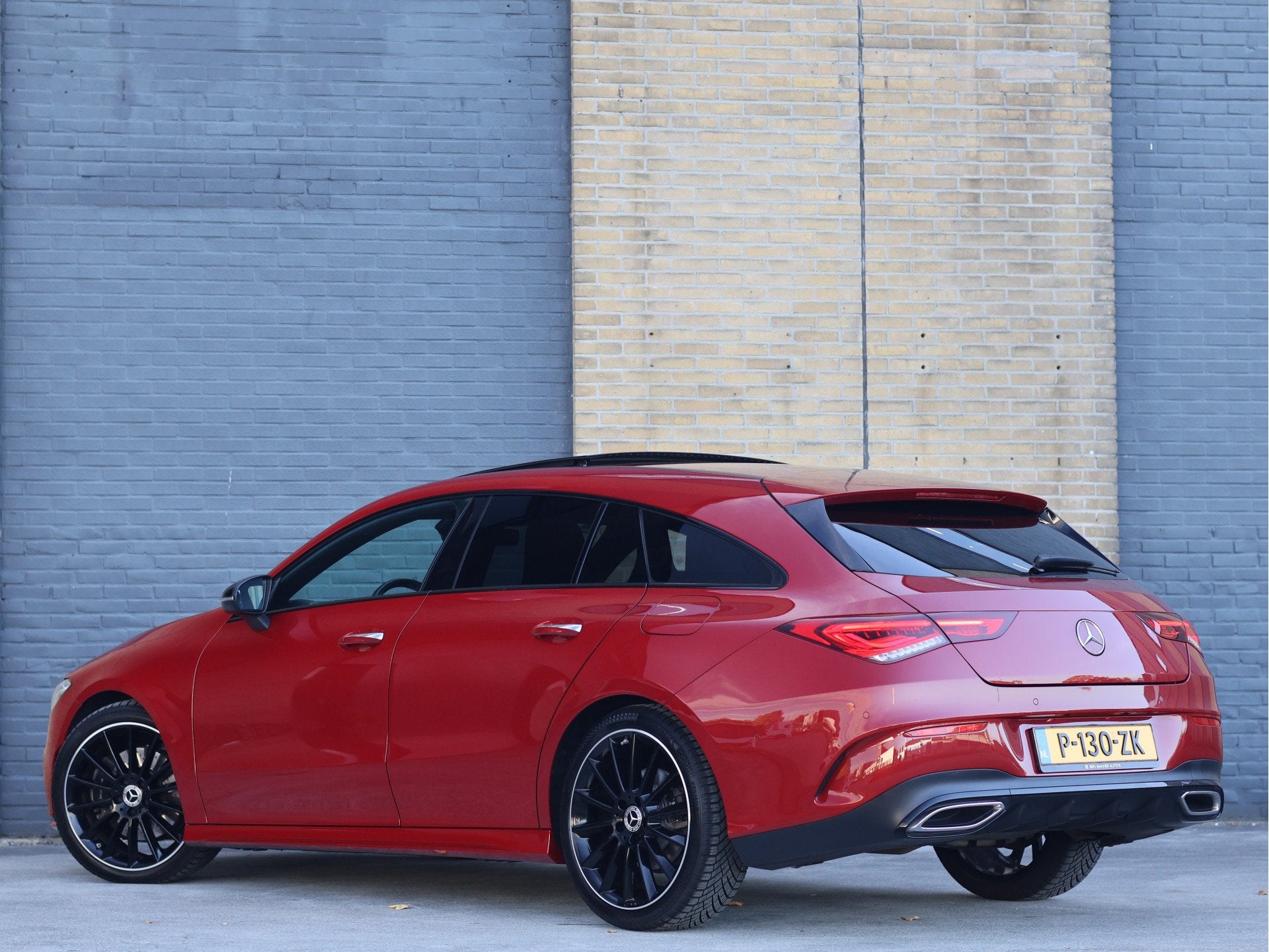 Mercedes-Benz CLA-Klasse Shooting Brake 200 AMG Line | Pano, 730 kg, 4 cilinders, Leder en Stof, 165 pk