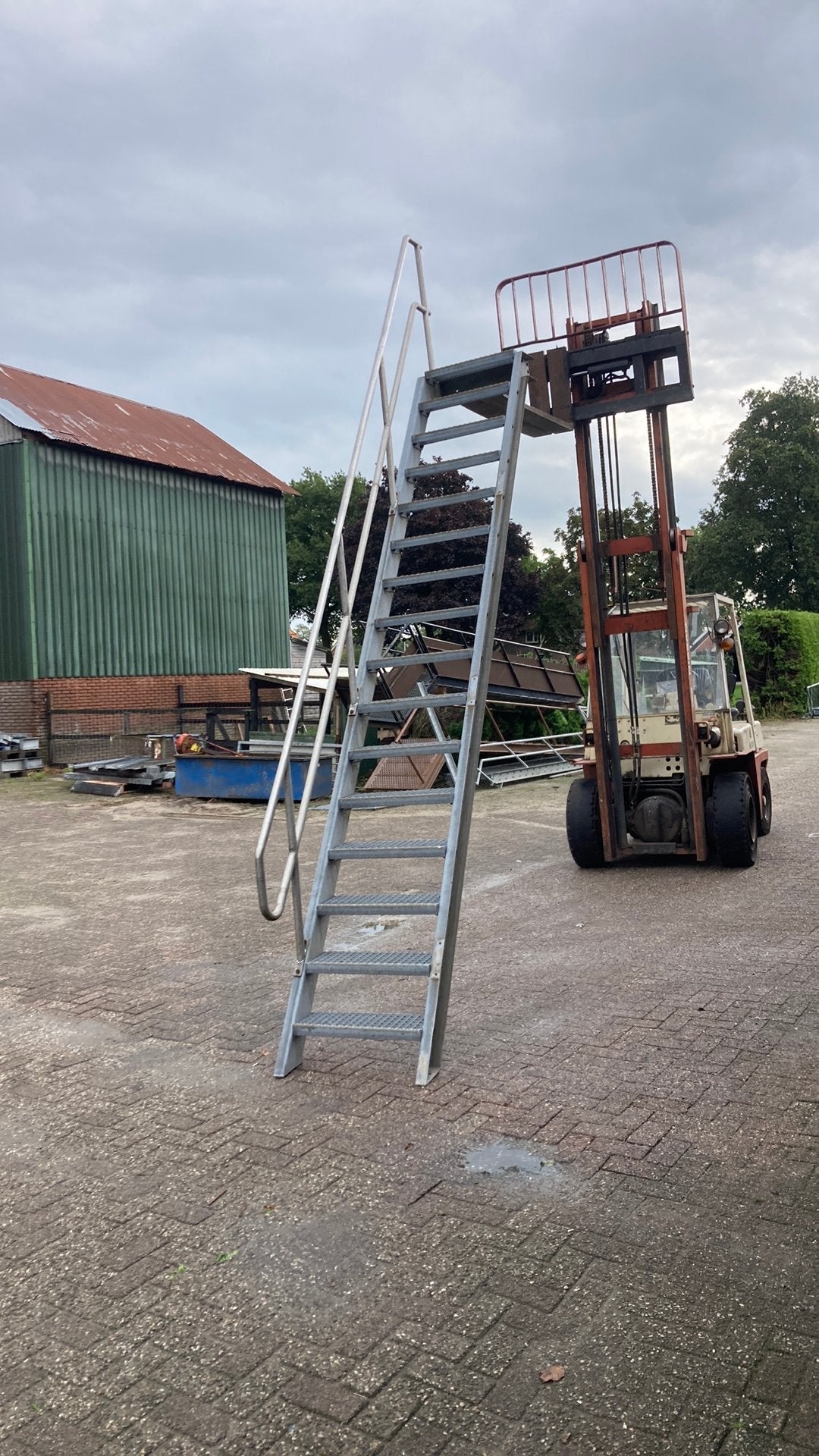 Stalen trap, Doe-het-zelf en Verbouw, Ophalen, Zo goed als nieuw, 2 tot 4 meter