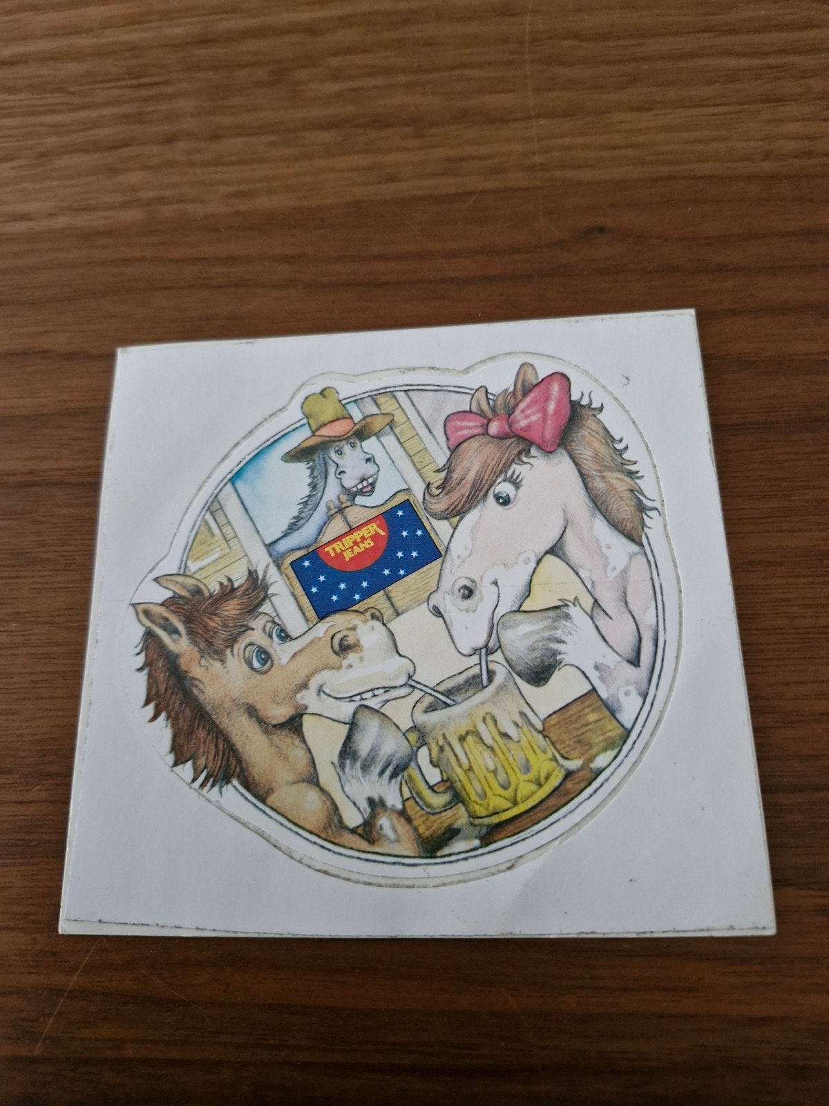 Vintage Sticker 793 - Paarden in de kroeg 12x12 cm, Ophalen of Verzenden, Zo goed als nieuw