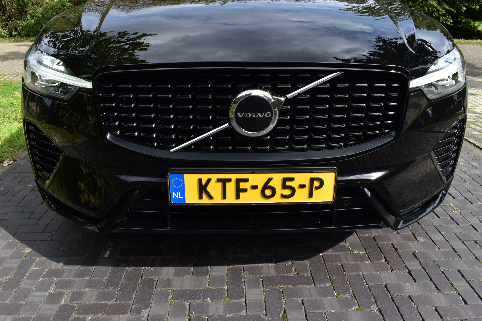 Volvo XC60 2.0 T6 Plug-in hybrid AWD 400PK Dark, PANO, LEER,, Automaat, Dealer onderhouden, Gebruikt, 4 cilinders