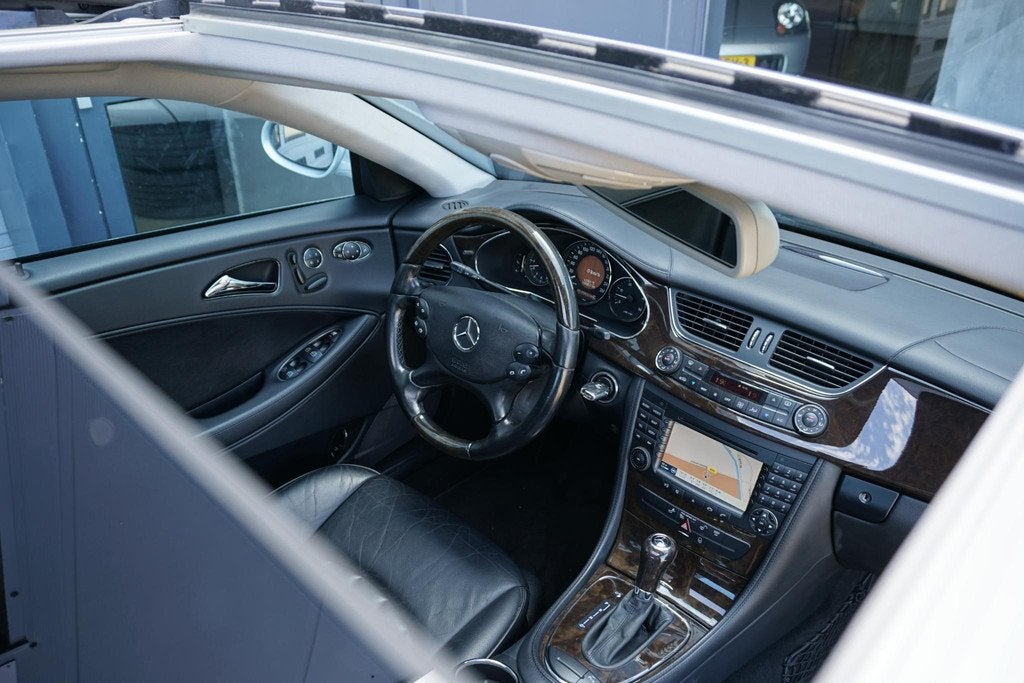 Mercedes-Benz CLS-klasse 320 CDI *NL AUTO / NWE DISTR* + PAN, Achterwielaandrijving, Gebruikt, 4 stoelen, 2987 cc
