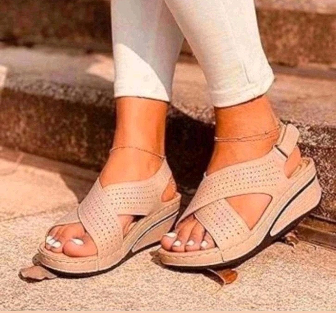 Nieuwe sandalen maat 36 - Perfect voor de zomer!, Bruin, Nieuw, Sandalen of Muiltjes, Ophalen of Verzenden