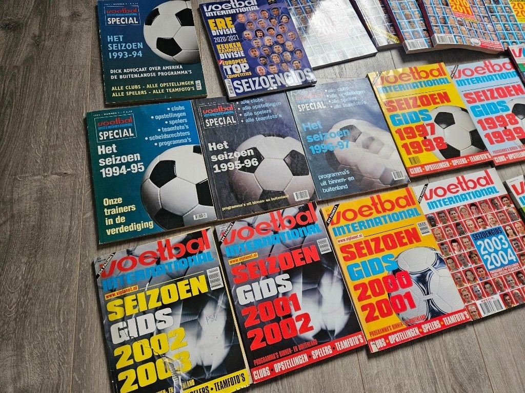 Voetbal International seizoensgidsen, Ophalen, 1980 tot heden, Buitenland, Tijdschrift