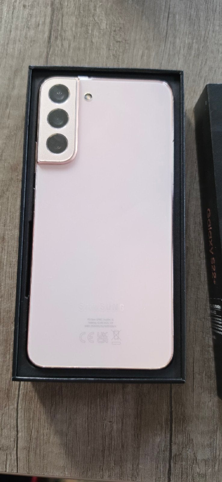 Samsung Galaxy S22+ 128GB Roze met hoesjes