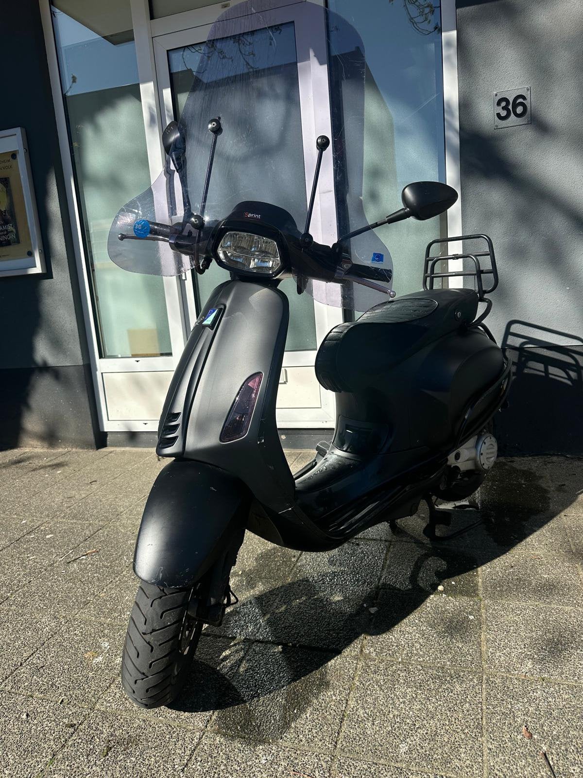Vespa sprint zwart, Fietsen en Brommers, Scooters | Vespa, Ophalen, Gebruikt, Maximaal 45 km/u, Vespa S