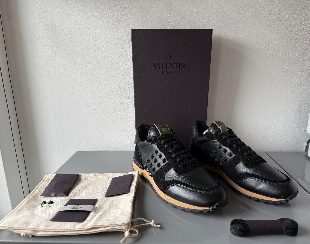 Zwarte Valentino stud sneakers, Valentino, Zwart, Ophalen of Verzenden, Sneakers of Gympen