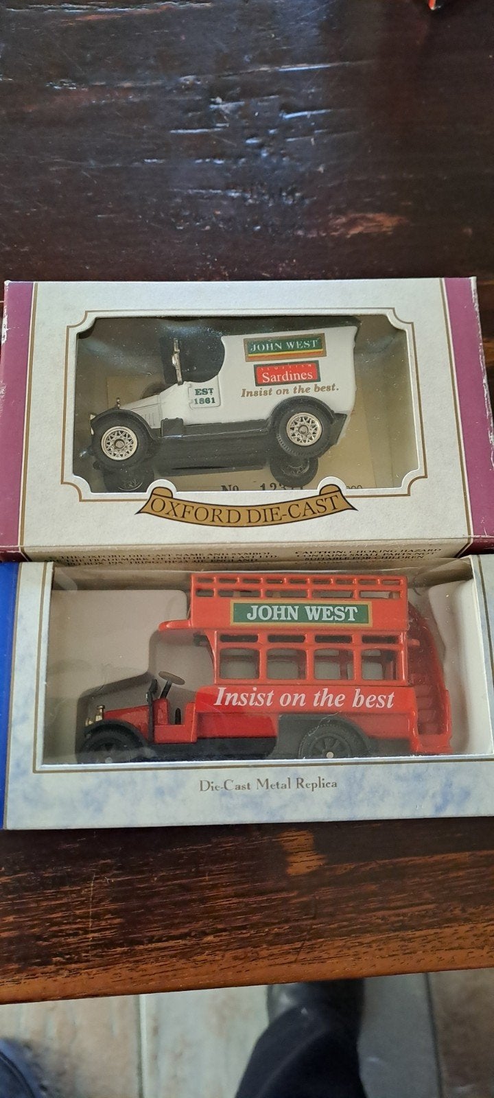 Oxford Die-Cast John West Sardines & Bus, Overige merken, 1:50 of kleiner, Auto, Ophalen of Verzenden