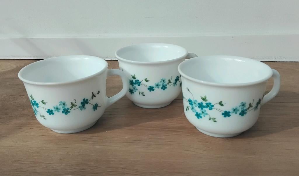 3 vintage Arcopal mokken/kommen Veronica, vergeetmenietjes, Ophalen of Verzenden, Kom(men), Overige stijlen, Glas