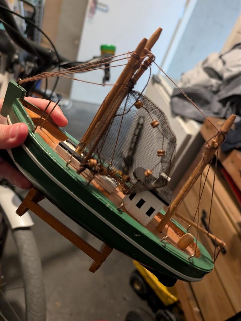 Decoratieve vissersboot miniatuur - Groen houten model, Ophalen of Verzenden, Gebruikt