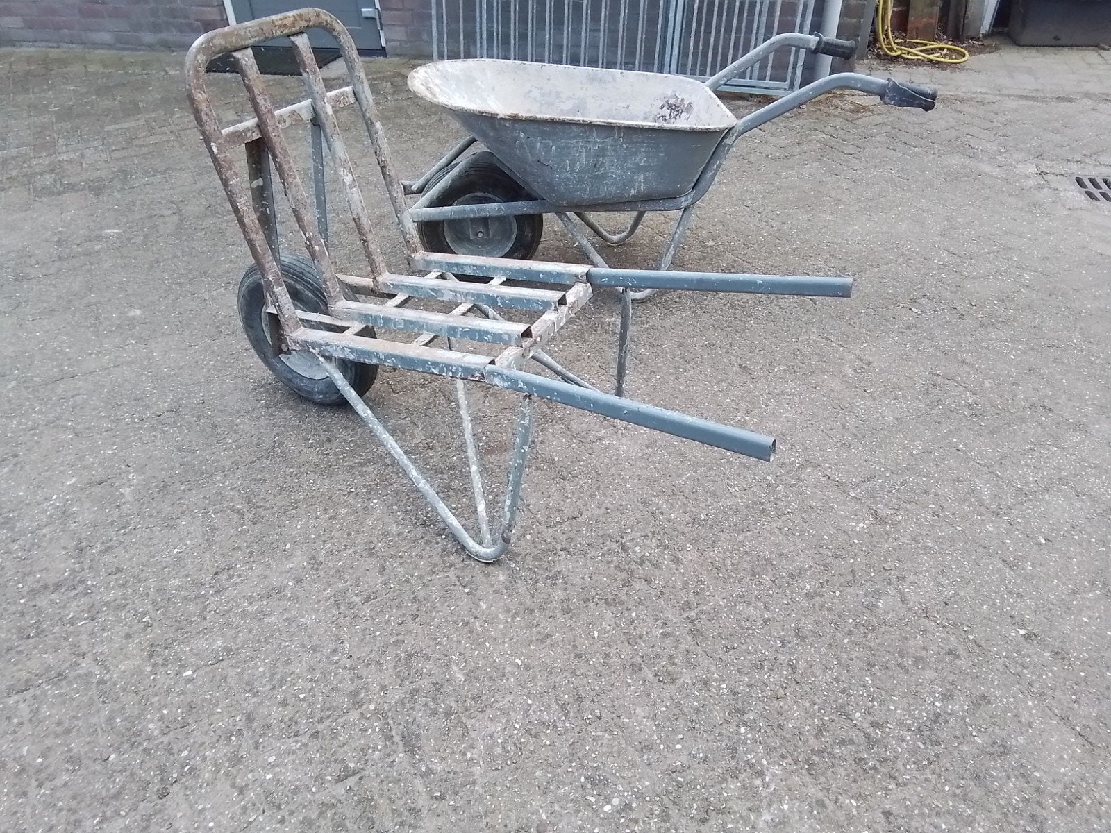 Te koop steenkruiwagen en bakkruiwagen, Tuin en Terras, Kruiwagens, Ophalen, Gebruikt