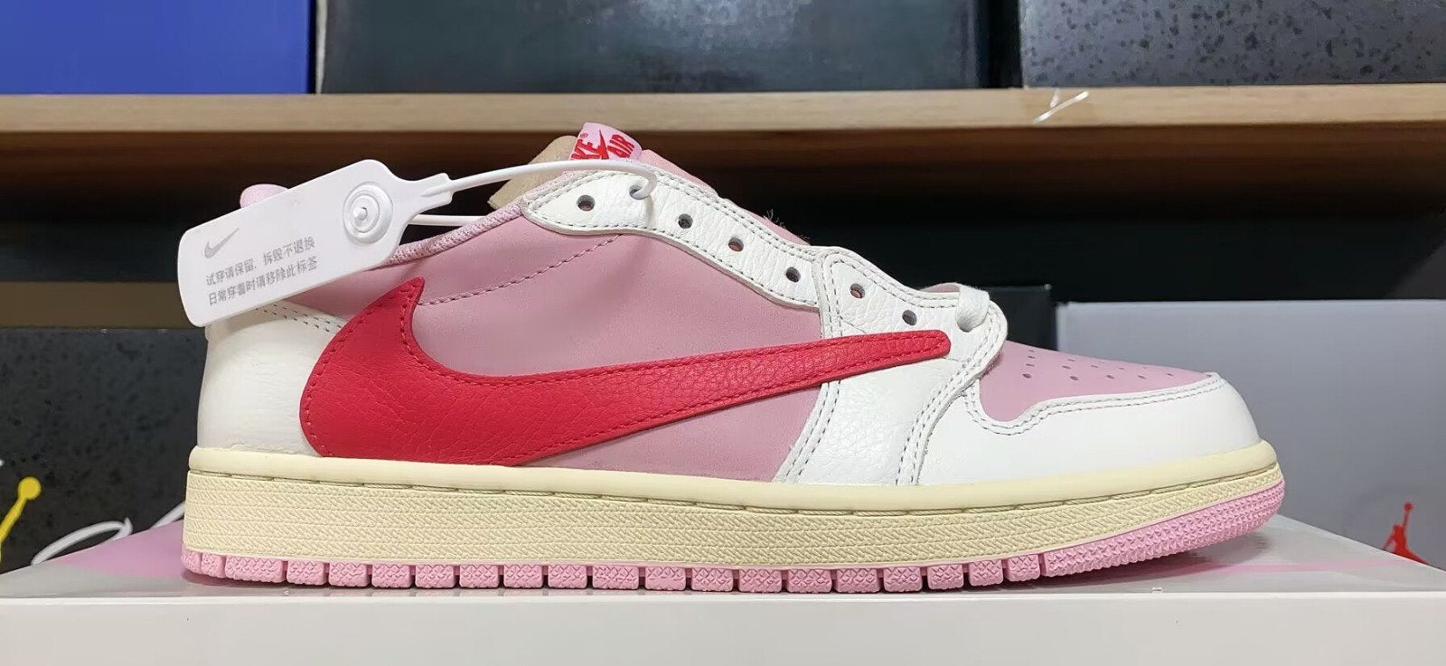 Air Jordan 1 Travis Scott Tropical Pink, Verzenden, Nieuw, Overige kleuren, Sneakers of Gympen