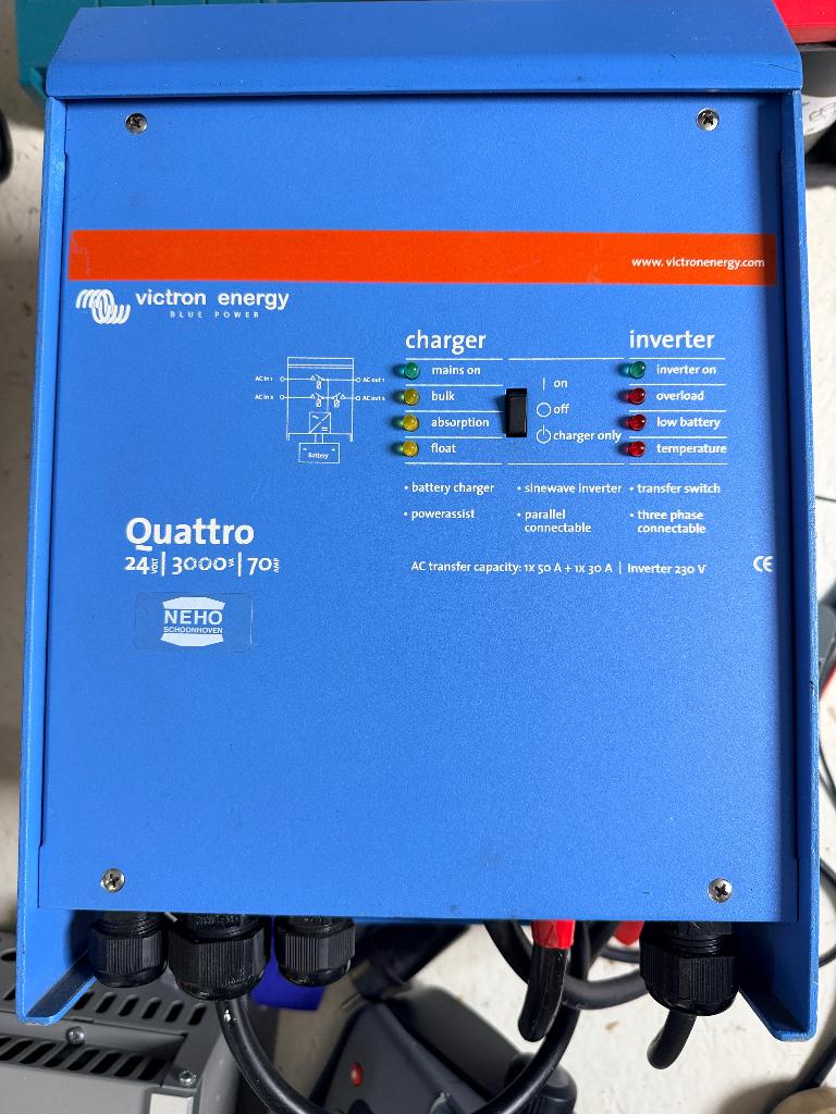 Victron Quattro 24/3000-70 omvormer lader goede staat, Watersport en Boten, Navigatiemiddelen en Scheepselektronica, Ophalen, Zo goed als nieuw