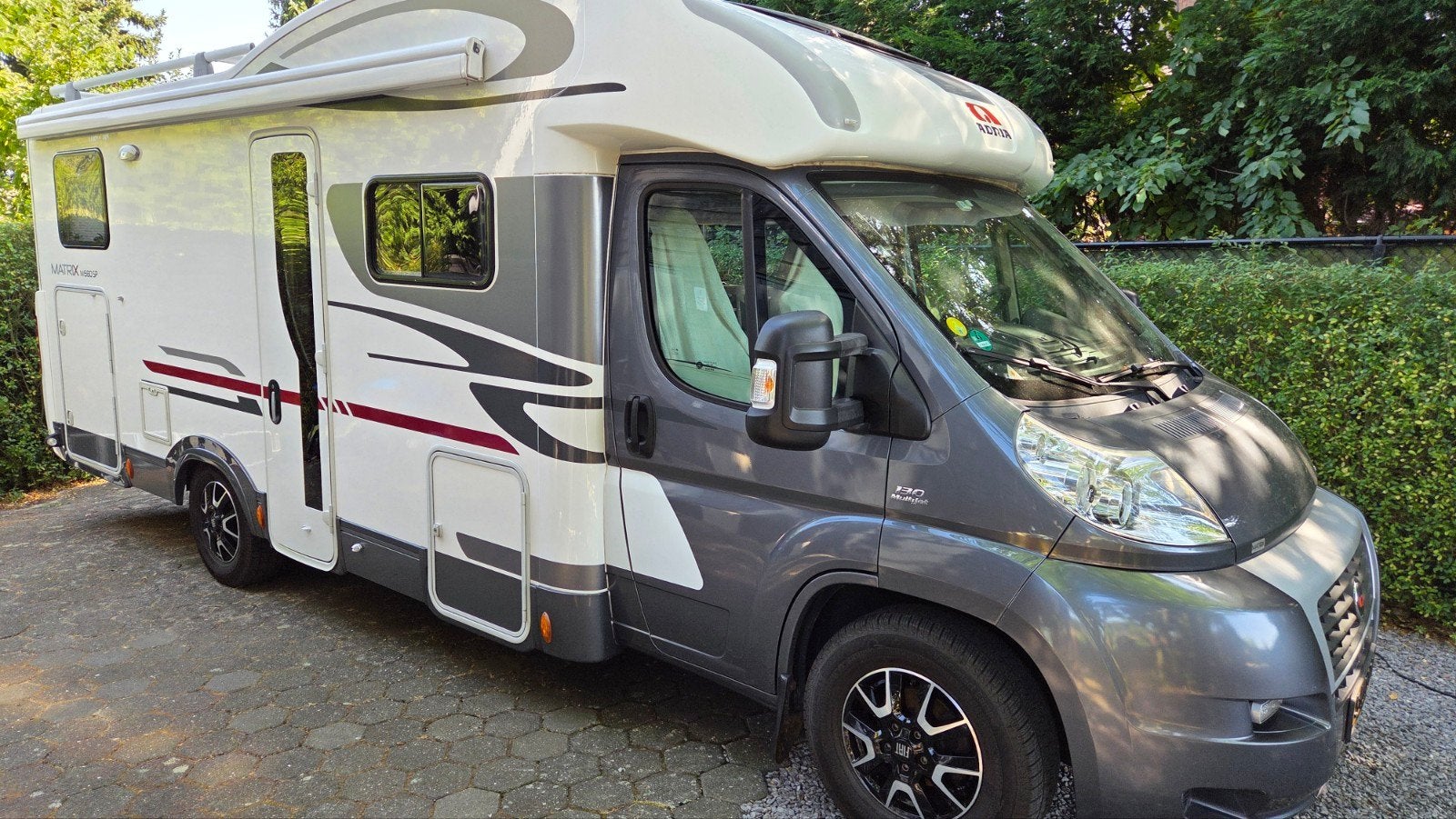 Adria Matrix M680SP - in uitstekende staat met lage km stand, Ringverwarming, Fiat, Airbags, 6 tot 7 meter