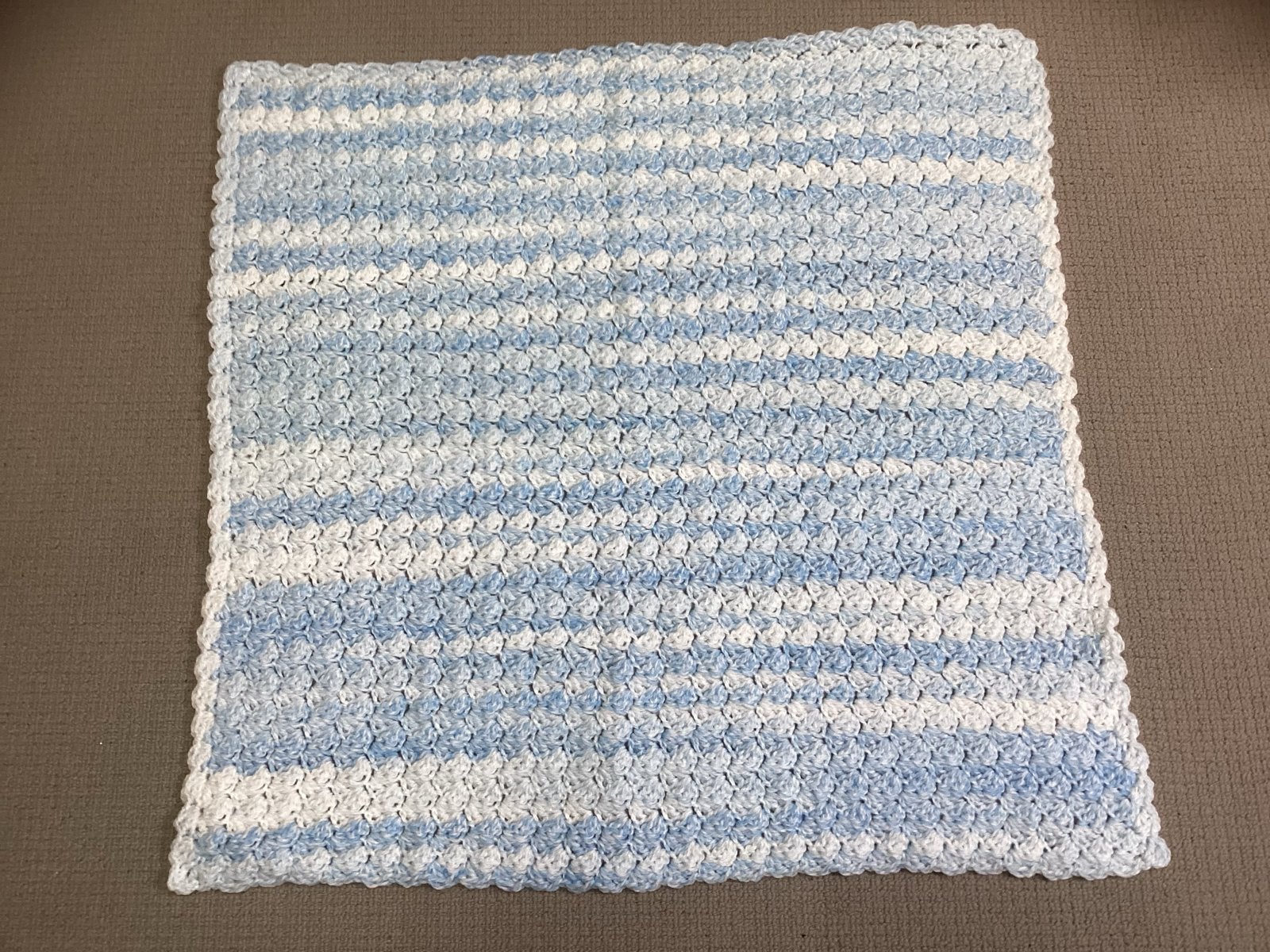 Nieuw gehaakt babydekentje - Blauw/Wit, Nieuw, Ophalen of Verzenden, Meerkleurig, Handgemaakt