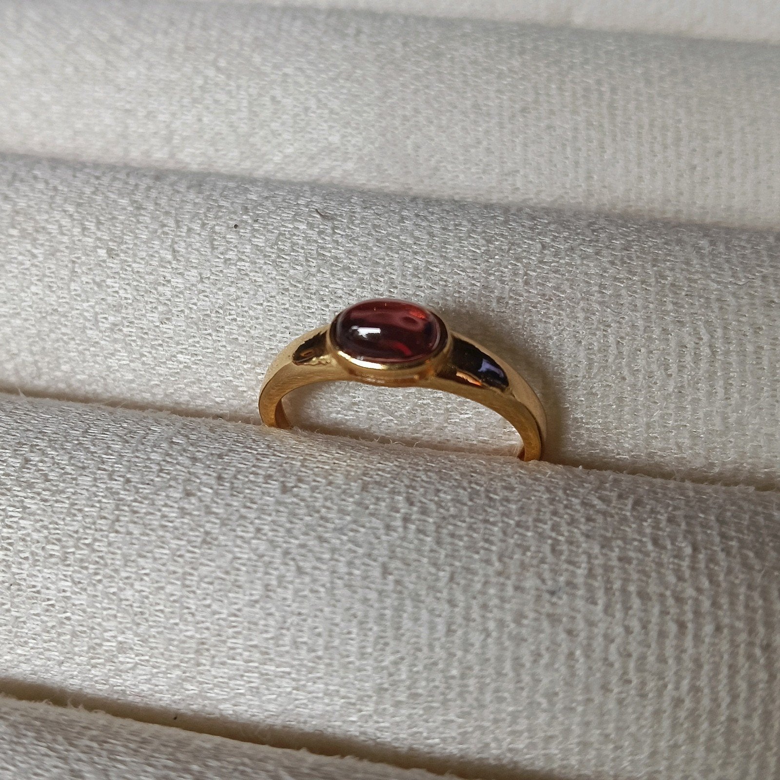 Hoge kwaliteit Granaat edelsteen ring - s925 goud

de ring i, Sieraden, Tassen en Uiterlijk, Nieuw, Ophalen of Verzenden, Met edelsteen