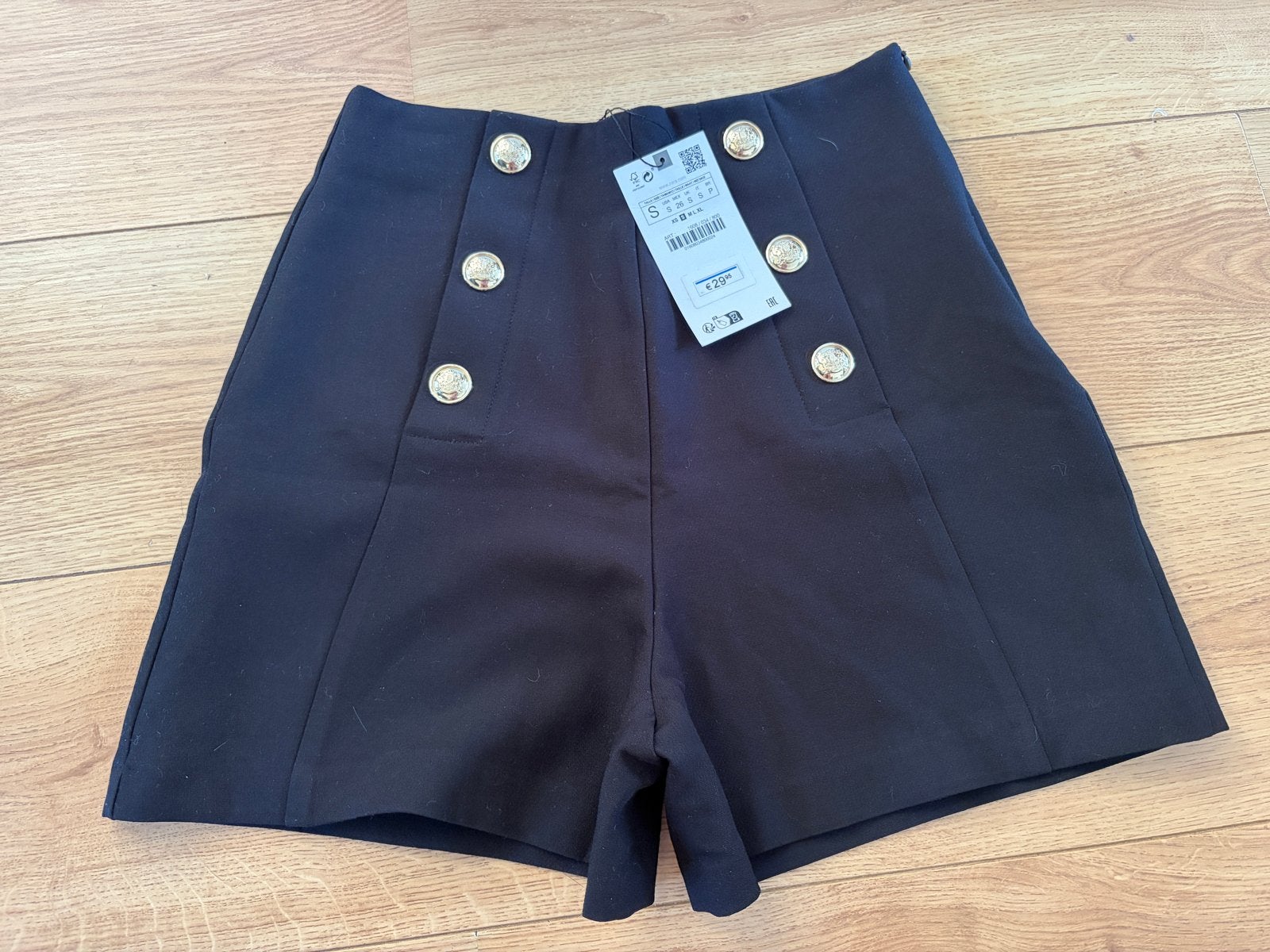 Zara zwarte shorts met gouden knopen - Maat S, Kort, Zwart, Nieuw, Ophalen of Verzenden