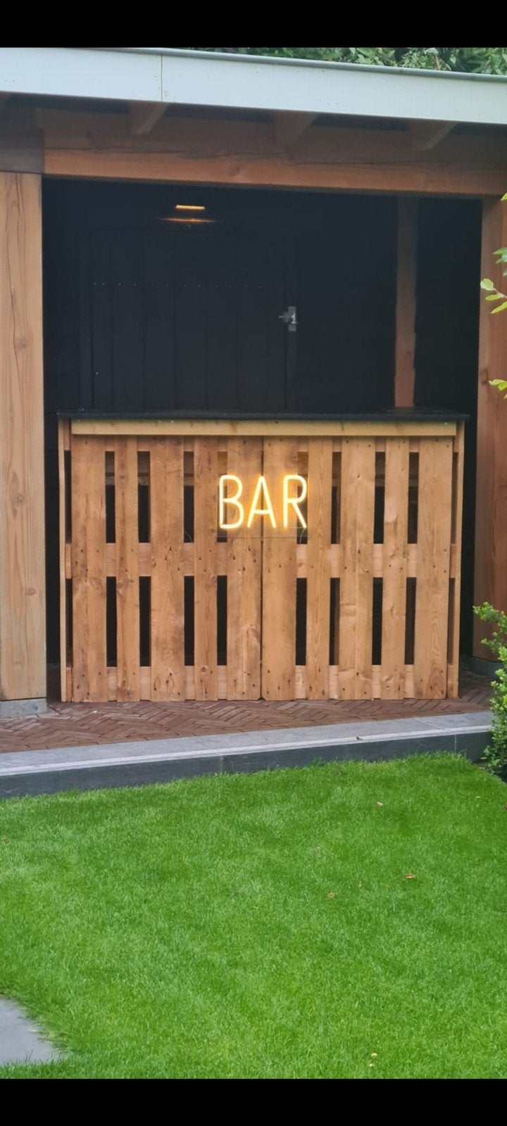 Houten bar van pallets met neon BAR-bord, Tuin en Terras, Ophalen, Gebruikt