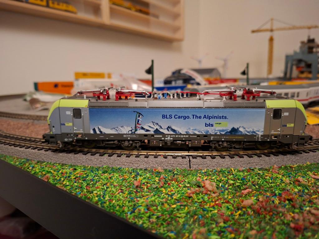 PIKO 97755 H0 Elektrische Vectron 475 001 van BLS Cargo., Hobby en Vrije tijd, Modeltreinen | H0, Verzenden, Gelijkstroom, Locomotief