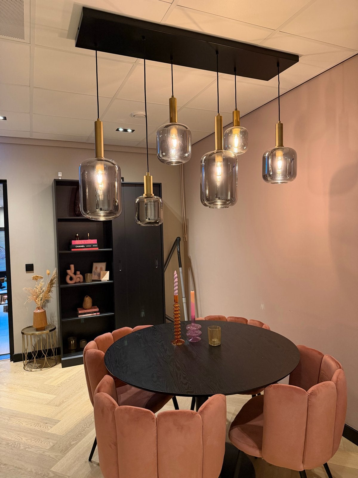 Moderne hanglamp met 6 glazen kappen - Zwart/Goud, Ophalen, Zo goed als nieuw, Glas, E27 (groot)