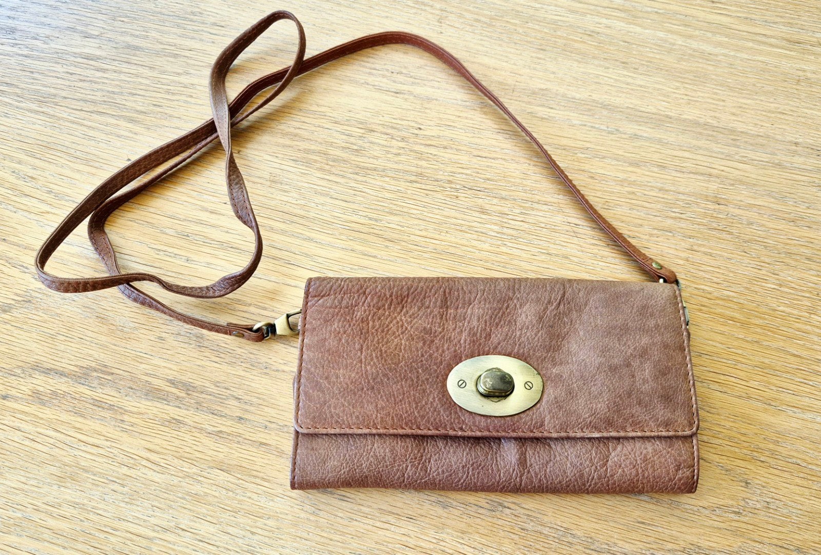 De Bijenkorf bruin leren clutch/schoudertasje, Ophalen, Gebruikt, Bruin, Avondtasje