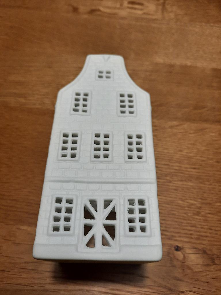 &k Klevering grachtenhuisje biscuit porselein laatste huis, Overige materialen, Wit, Ophalen of Verzenden, Zo goed als nieuw