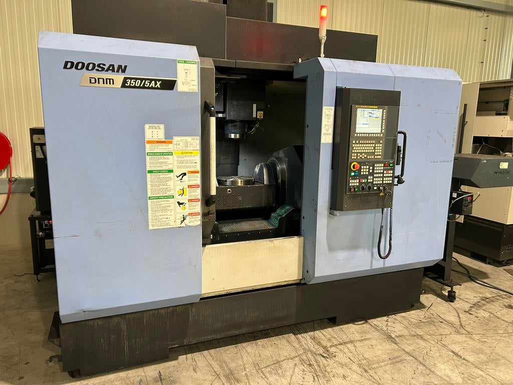 Doosan DNM 350 / 5AX, Ophalen of Verzenden, Zo goed als nieuw, Freesbank, Computergestuurd (Cnc)