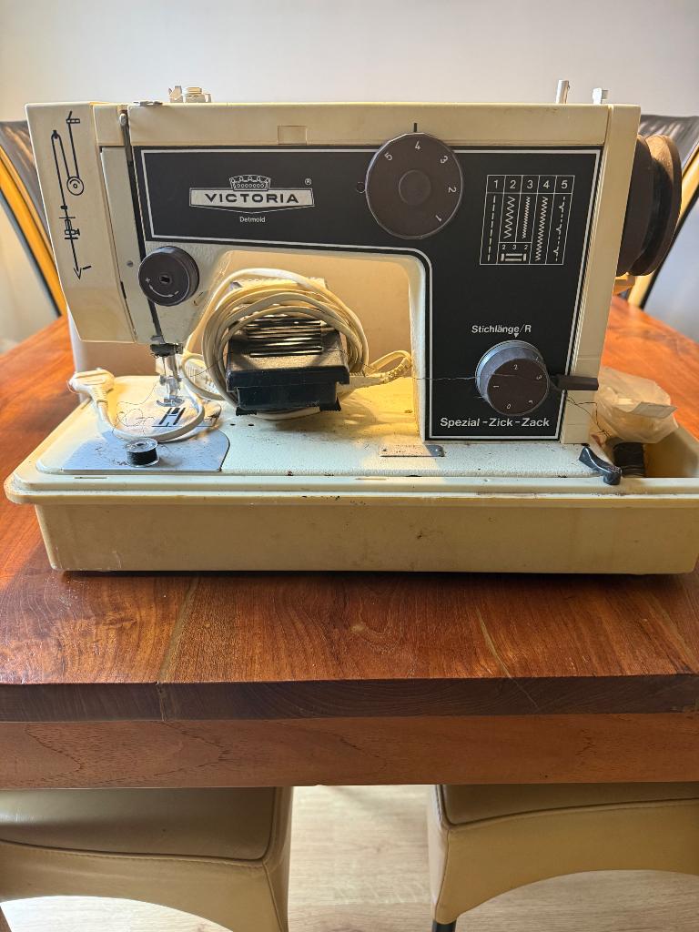 Victoria Detmold naaimachine  vintage – met voetpedaal, Ophalen, Gebruikt, Naaimachine, Overige merken