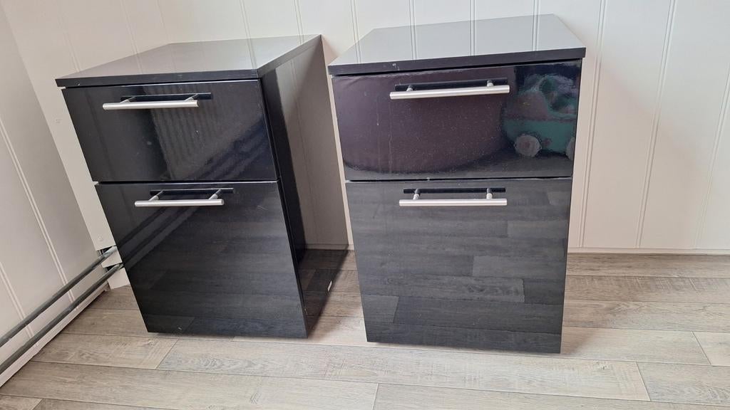 Twee kastjes (slaapkamer), Huis en Inrichting, Kasten | Schoenenkasten, Ophalen