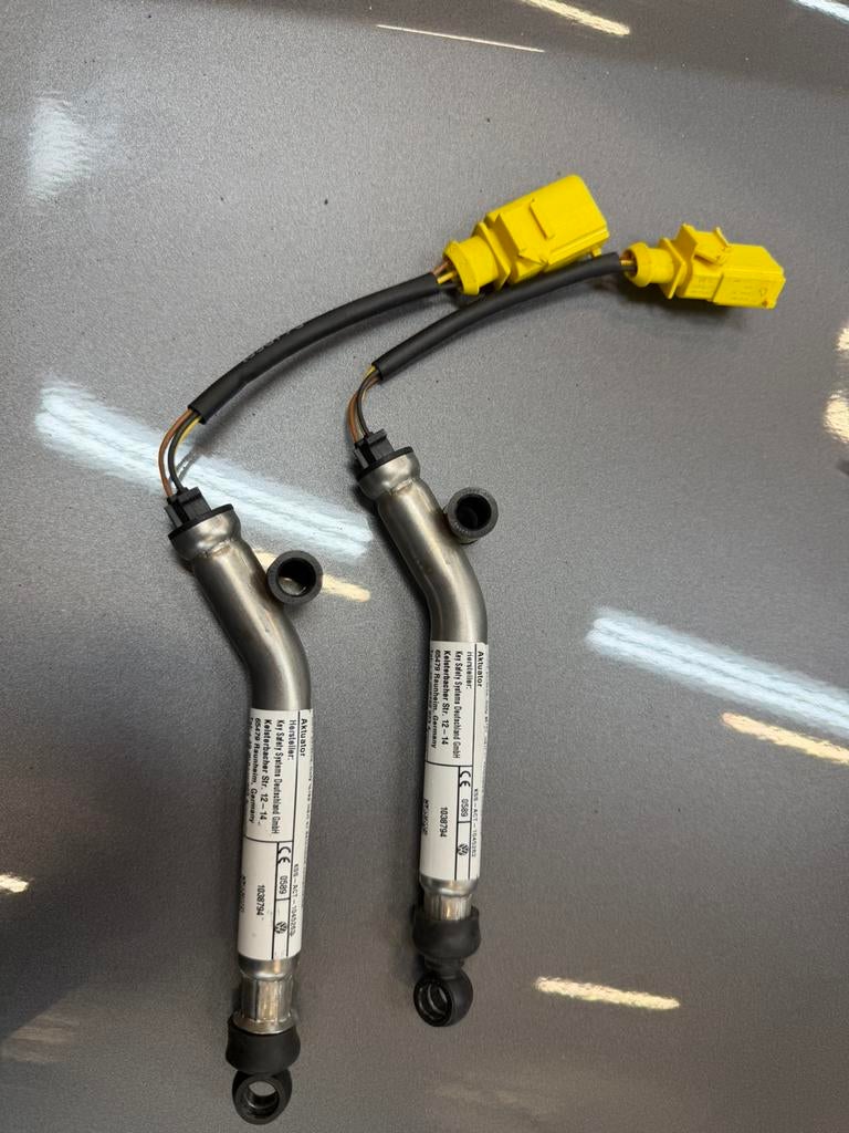 Volkswagen  motorkap scharnier activator 5NA823823A, Ophalen of Verzenden, Volkswagen, Motorkap