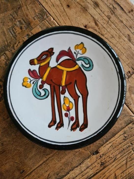 Rustiek, artistiek wandbordje met dromedaris., Antiek en Kunst, Ophalen of Verzenden