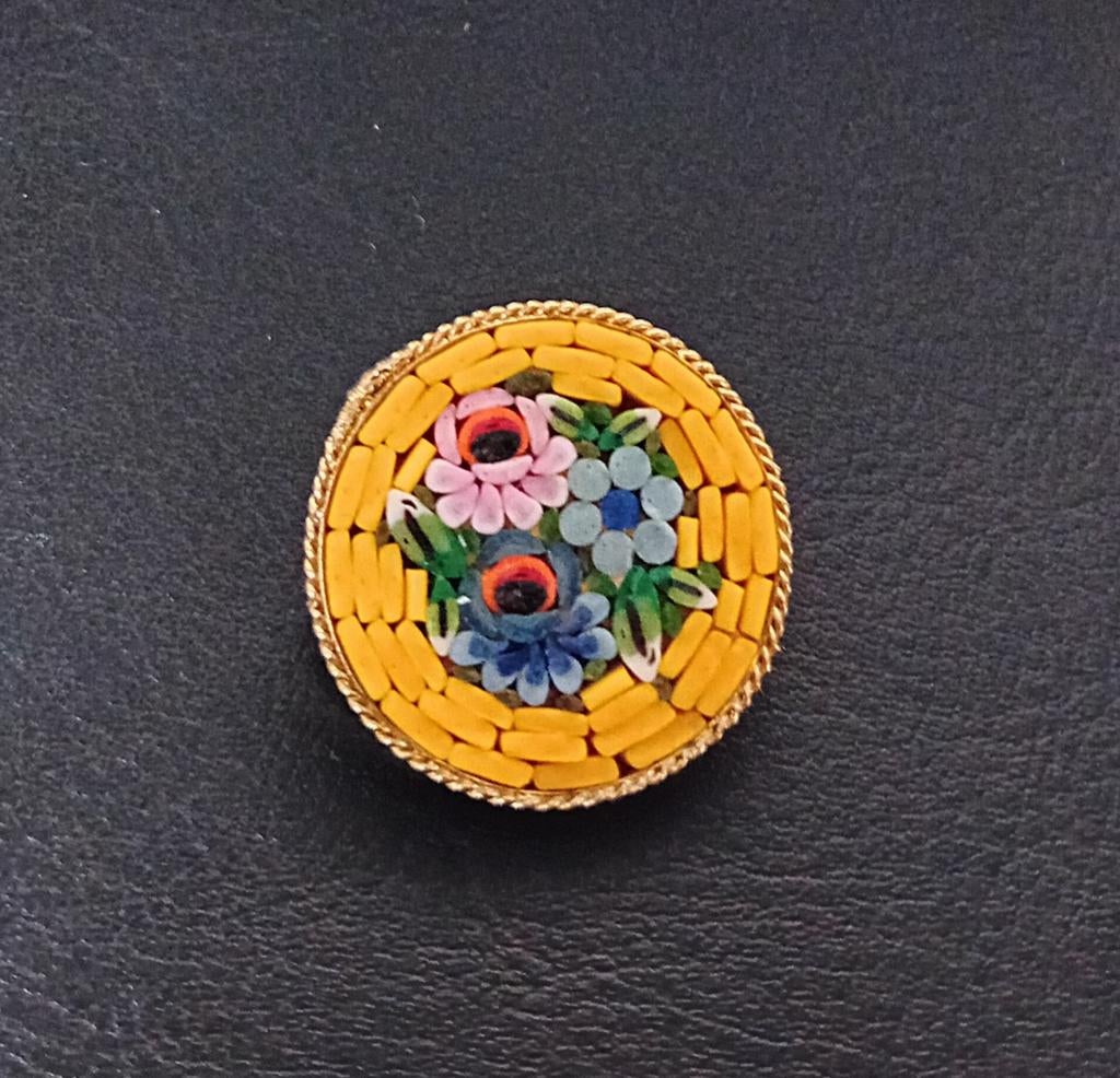 Mooie Italiaanse micro mozaïek broche, Ophalen of Verzenden, Overige materialen
