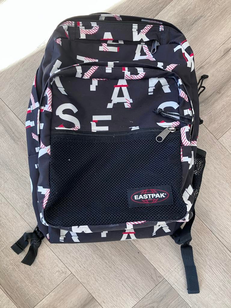 Eastpak Rugzak 27L met laptopvak, Gebruikt, 25 tot 40 cm, Ophalen of Verzenden, 30 tot 45 cm