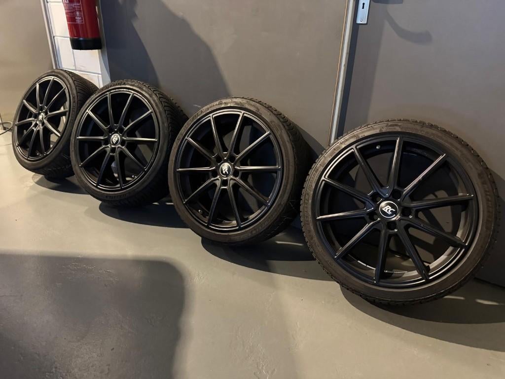Mercedes C-klasse W206 19 inch winterbandenset Michelin, Auto-onderdelen, Banden en Velgen, Banden en Velgen, Winterbanden, 19 inch