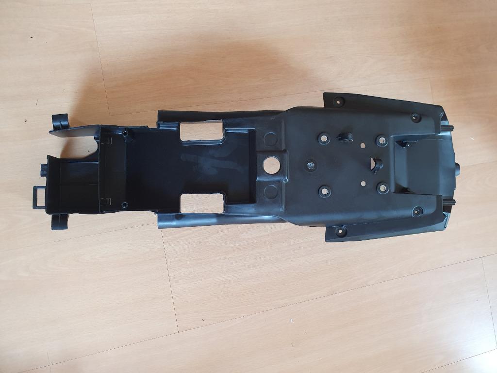 Nieuw Yamaha DT 50 Achterspatbord accubak underseat, Fietsen en Brommers, Brommeronderdelen | Algemeen, Ophalen of Verzenden, Nieuw