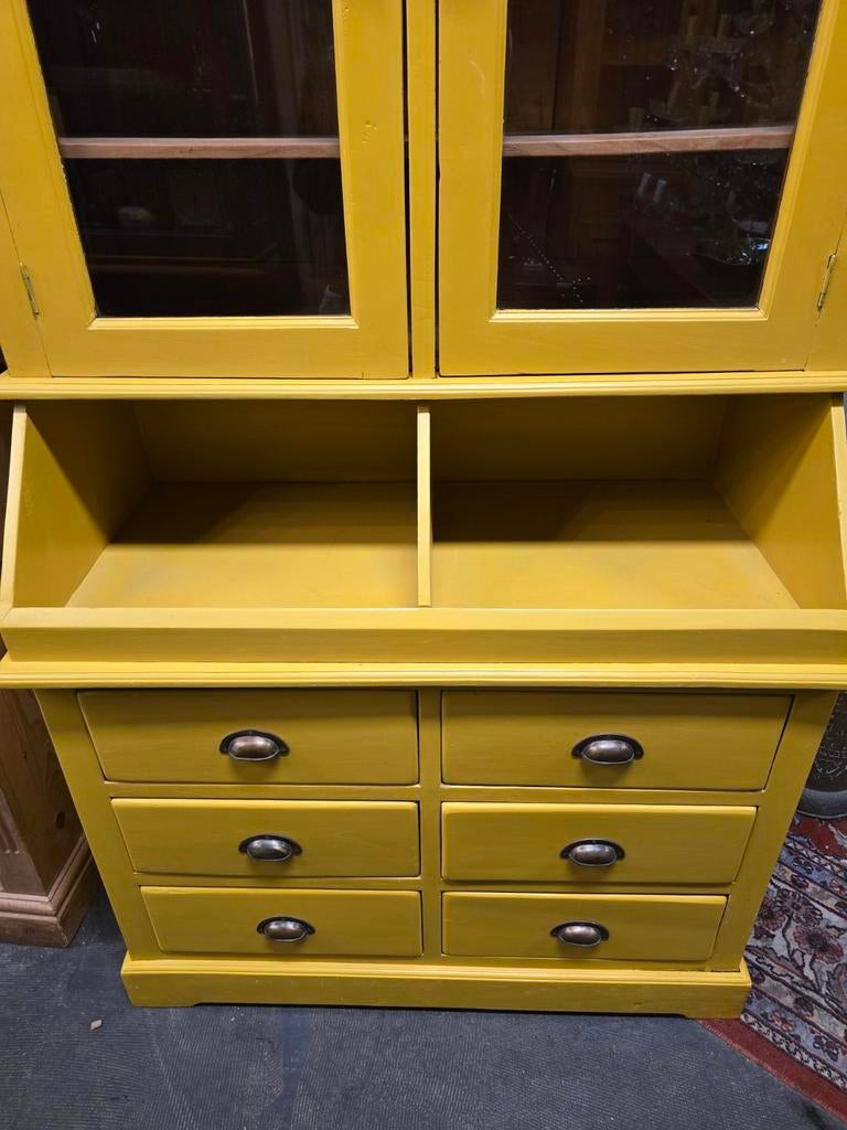 Foto 8 van Leuke gele grutterskast | buffetkast | winkelkast teak