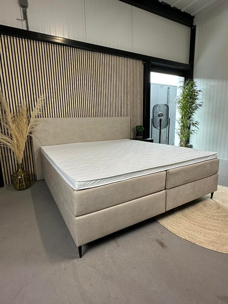 BOXSPRING BED 180 x 200 POCKETVERING VELVET COMPLEET, Huis en Inrichting, Beige, Velvet, Ophalen of Verzenden, 180 cm