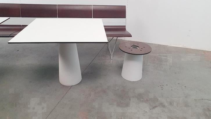 Moooi container table + low voet wit classic dutch design, Kunststof, Gebruikt, Moooi, Ophalen of Verzenden